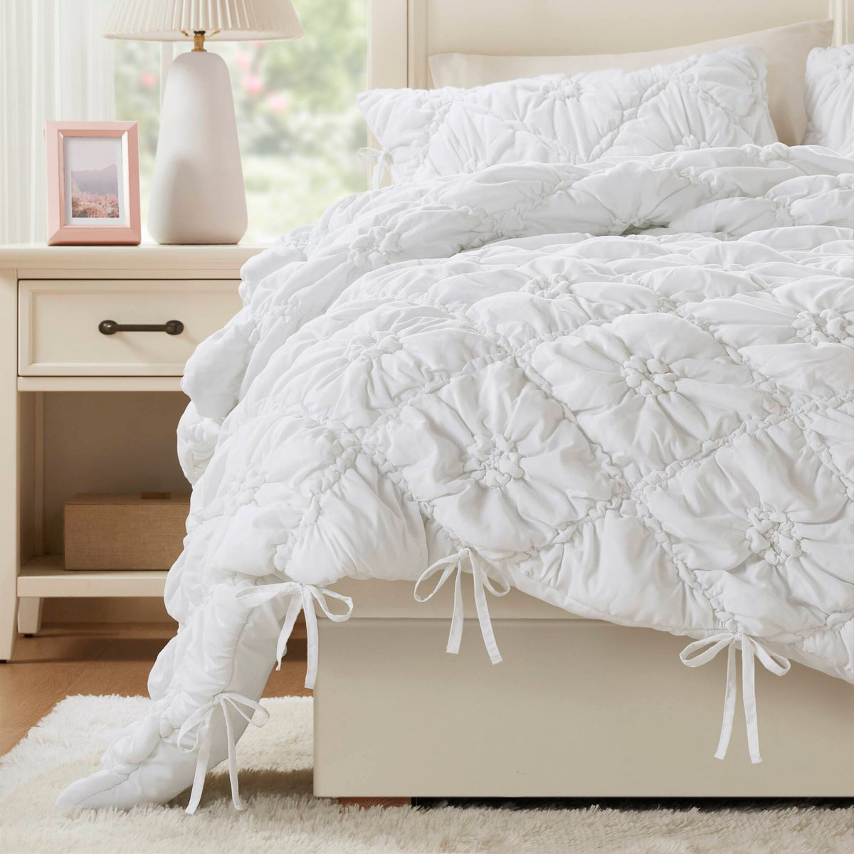 Lily Comforter Set - White
