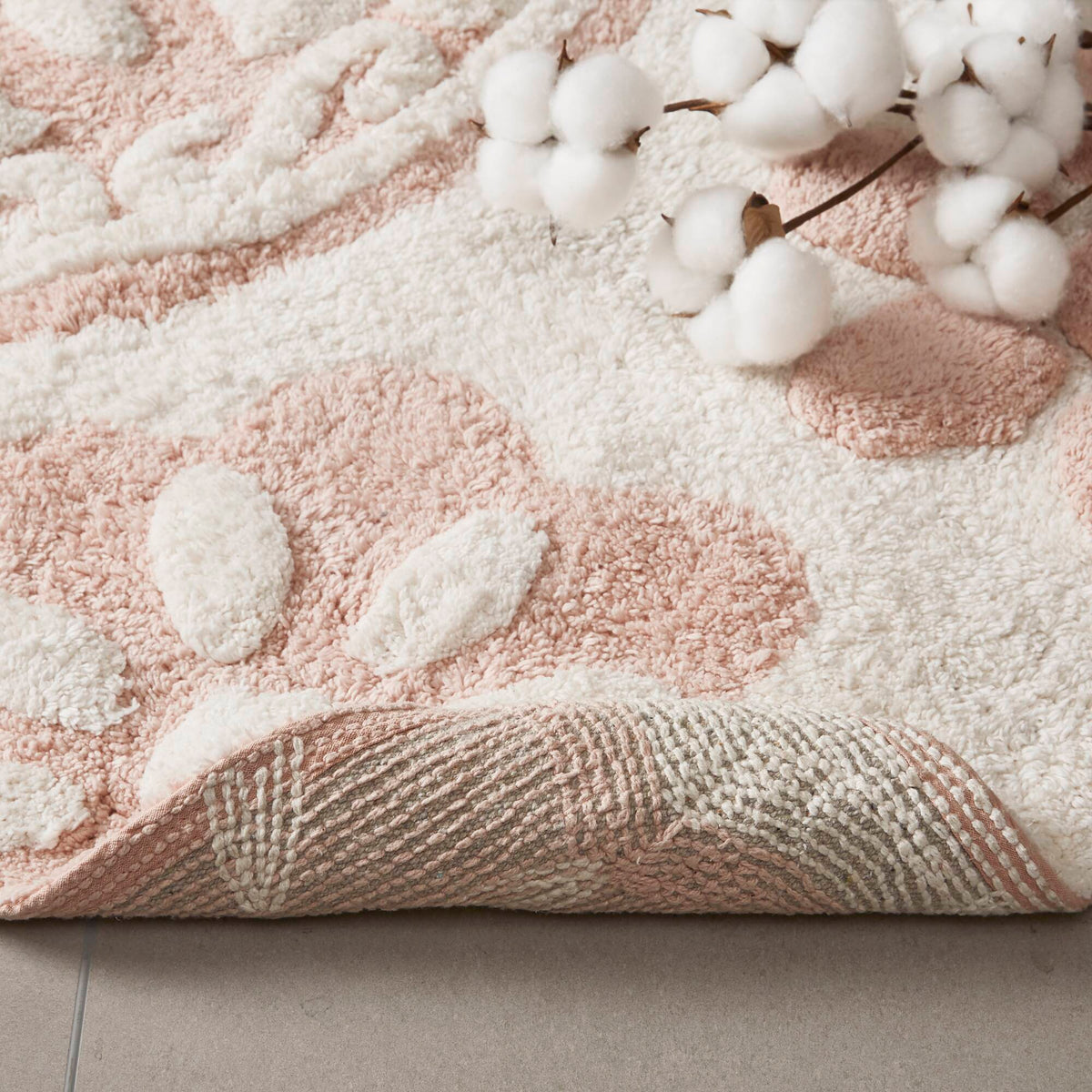 Casablanca Medallion Cotton Tufted Bath Rug - Pink