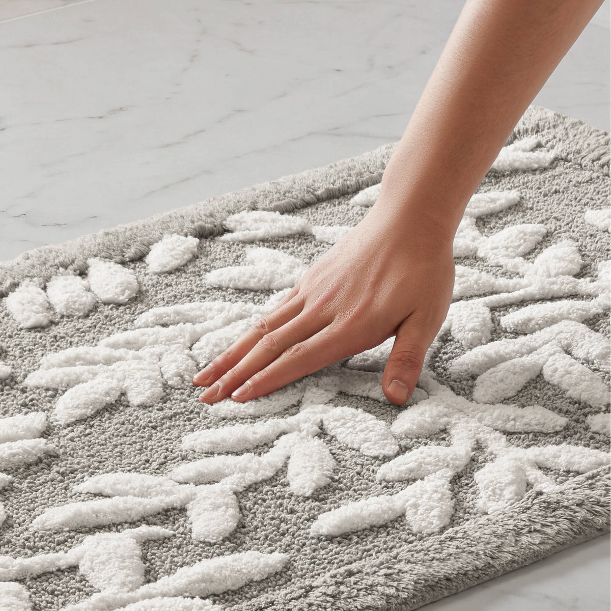 Serene Cotton Tufted Bath Rug - Grey