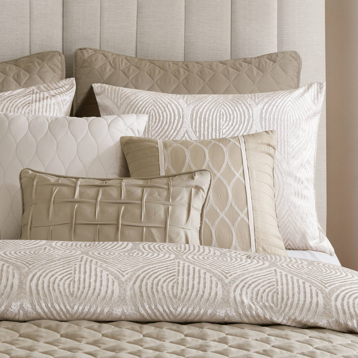 Nocturne Comforter Set - Champagne
