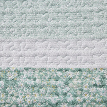 Caralie 4 Piece Seersucker Quilt Set with Throw Pillow - Green