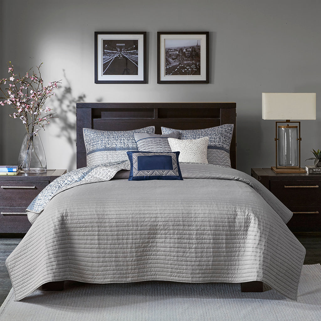 Rhapsody 6 Piece Reversible Jacquard Quilt Set with Throw Pillows - Navy