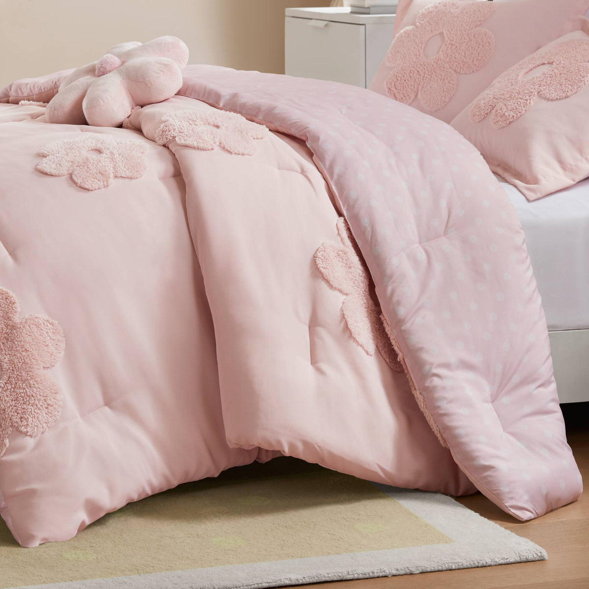 Gracie Floral Reversible Tufted Chenille Comforter Set with Flower Throw Pillow - Pink