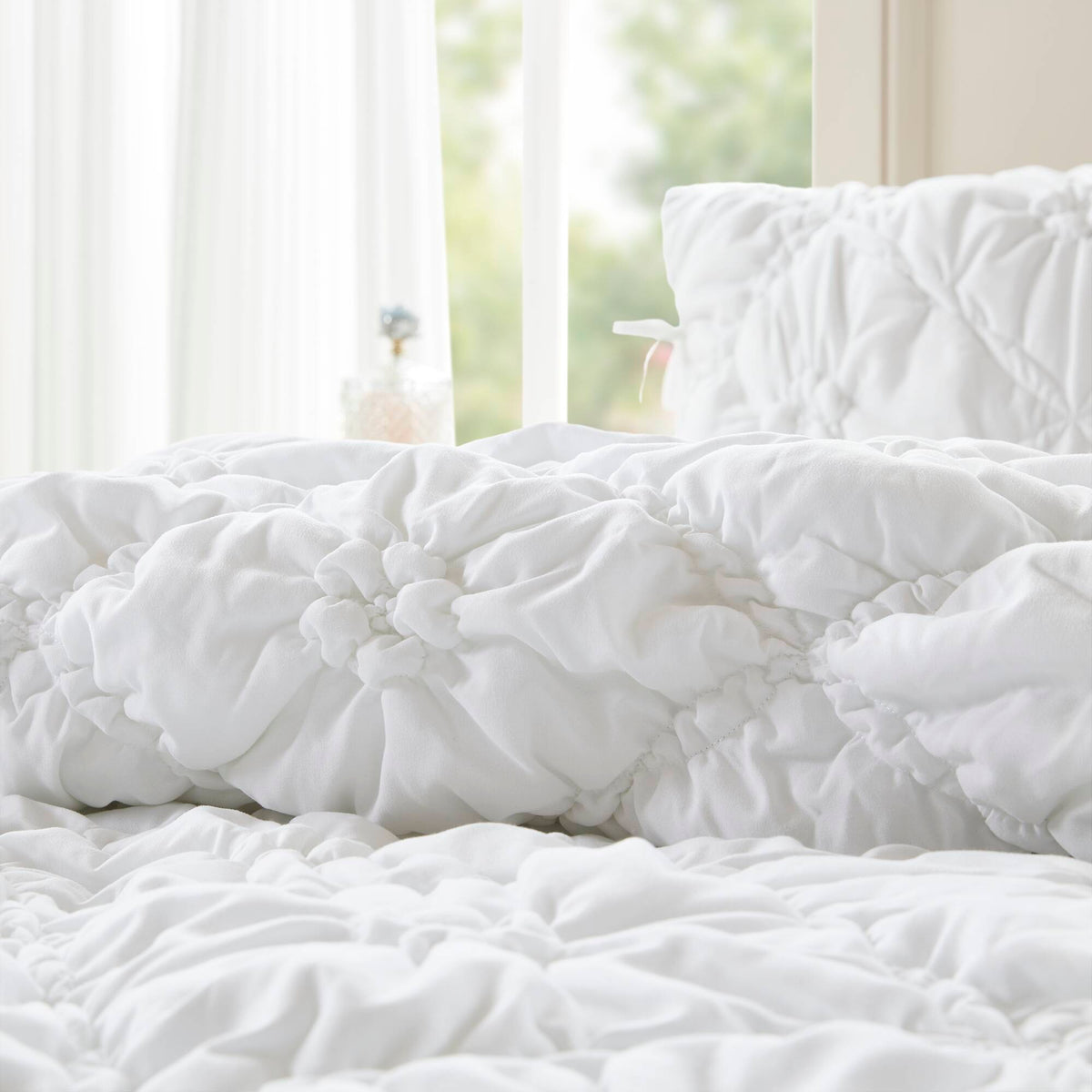 Lily Comforter Set - White