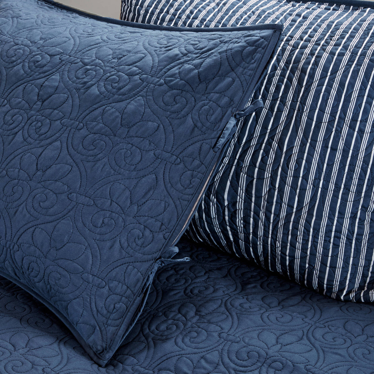 Quebec 6 Piece Reversible Daybed Cover Set - Navy