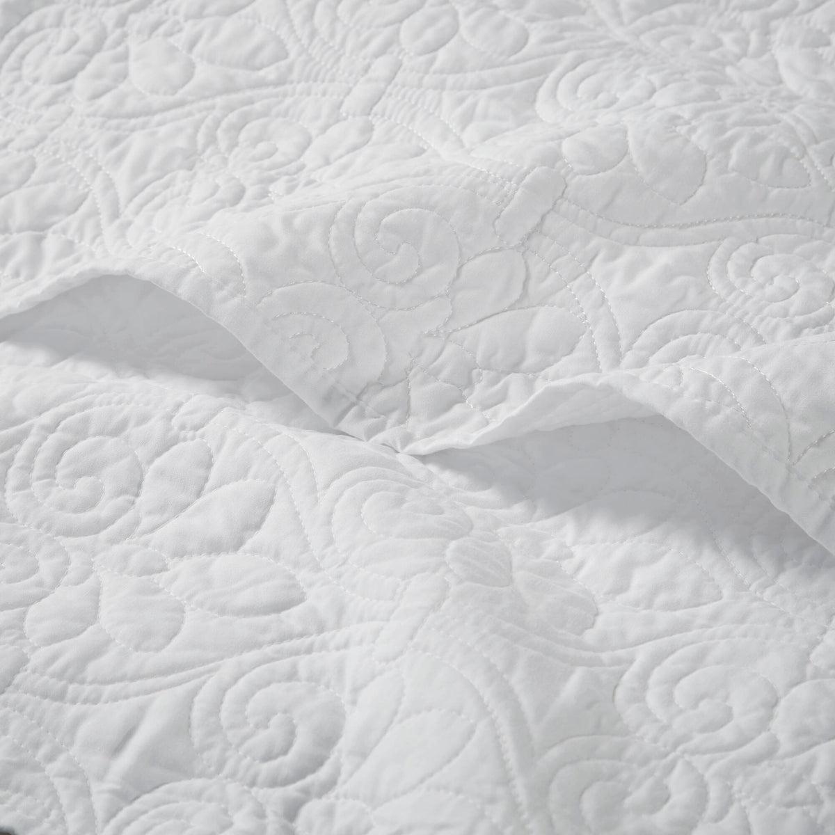 Quebec Oversized Quilted Throw - White